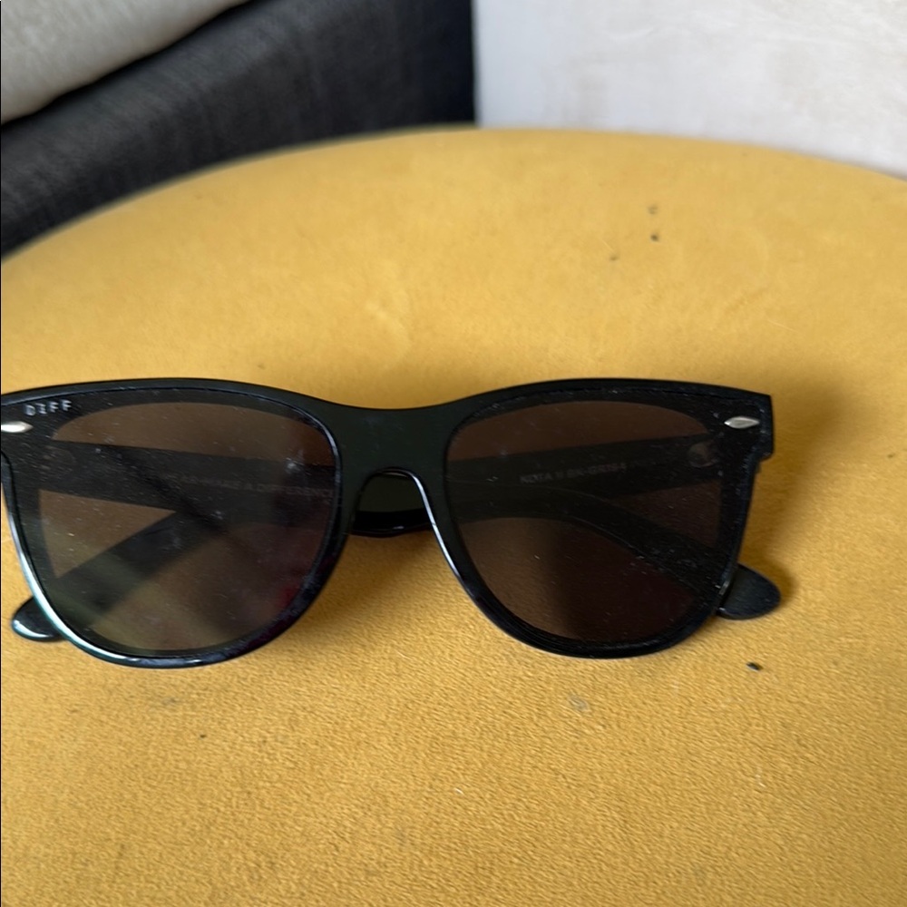 Diff Eyewear Black Sunglasses